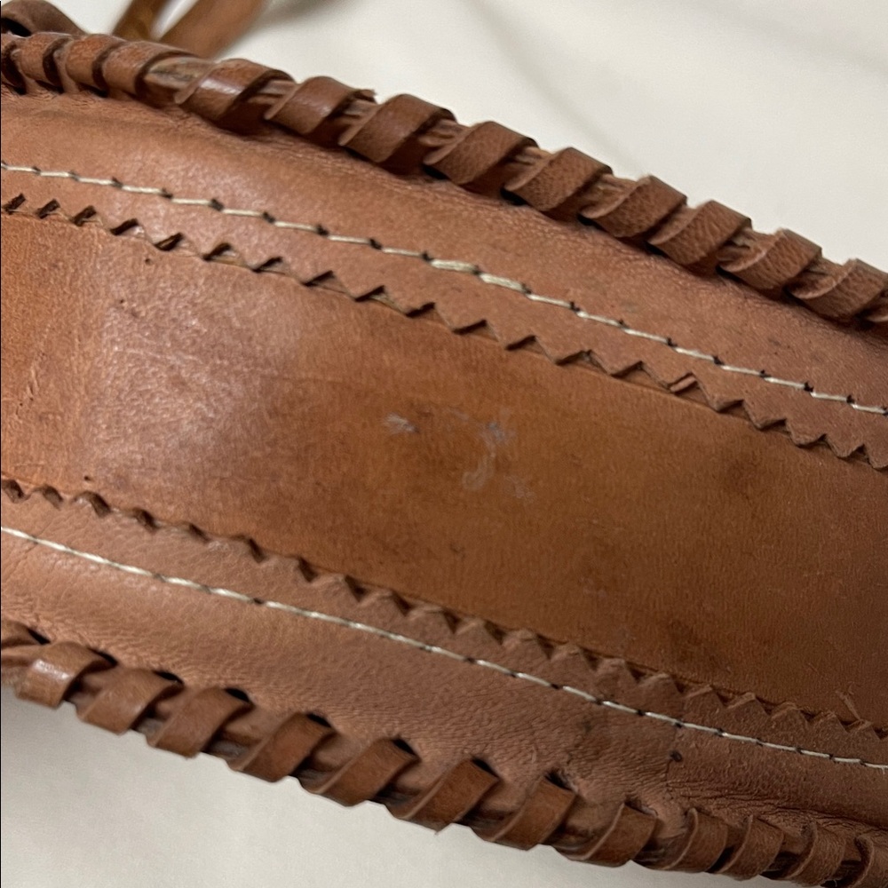 Heart Tooled Leather Crossbody Bag With Roses - Picture 9 of 16